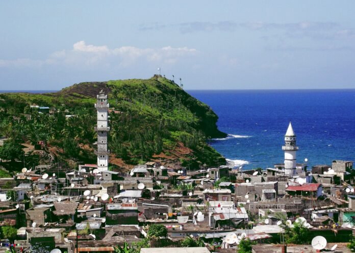 Family Medical Insurance for International Students in Comoros (With Spouse and Children)