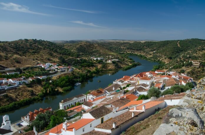 Navigating the Portuguese Healthcare System: A Guide for International Students and Families Portuguese