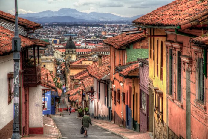 Navigating Health Insurance in Colombia: A Comprehensive Guide for International Students and Families Colombia